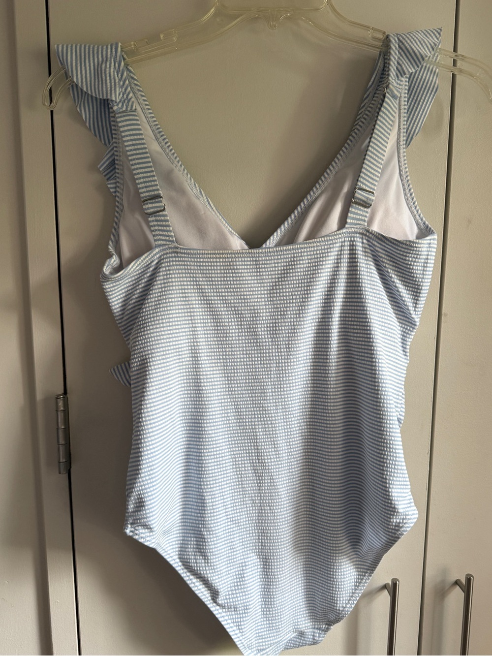 Kindred Bravely Blue/Whte Seersucker Ruffle Wrap Maternity Swimsuit, M, MSRP $89 - Picture 4 of 10